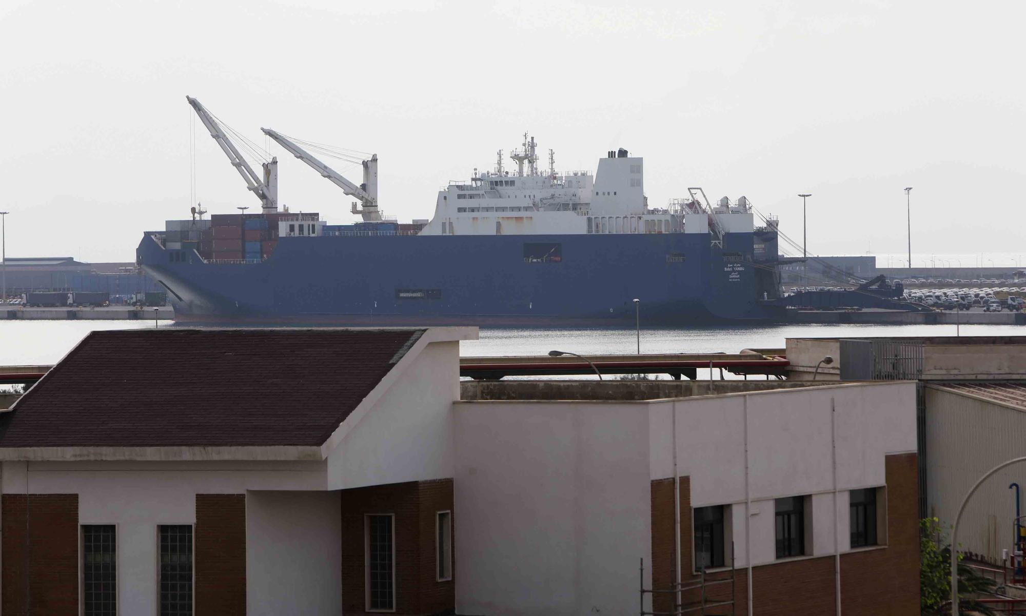 Protesta por la llegada de un barco saudí al Port de Sagunt.