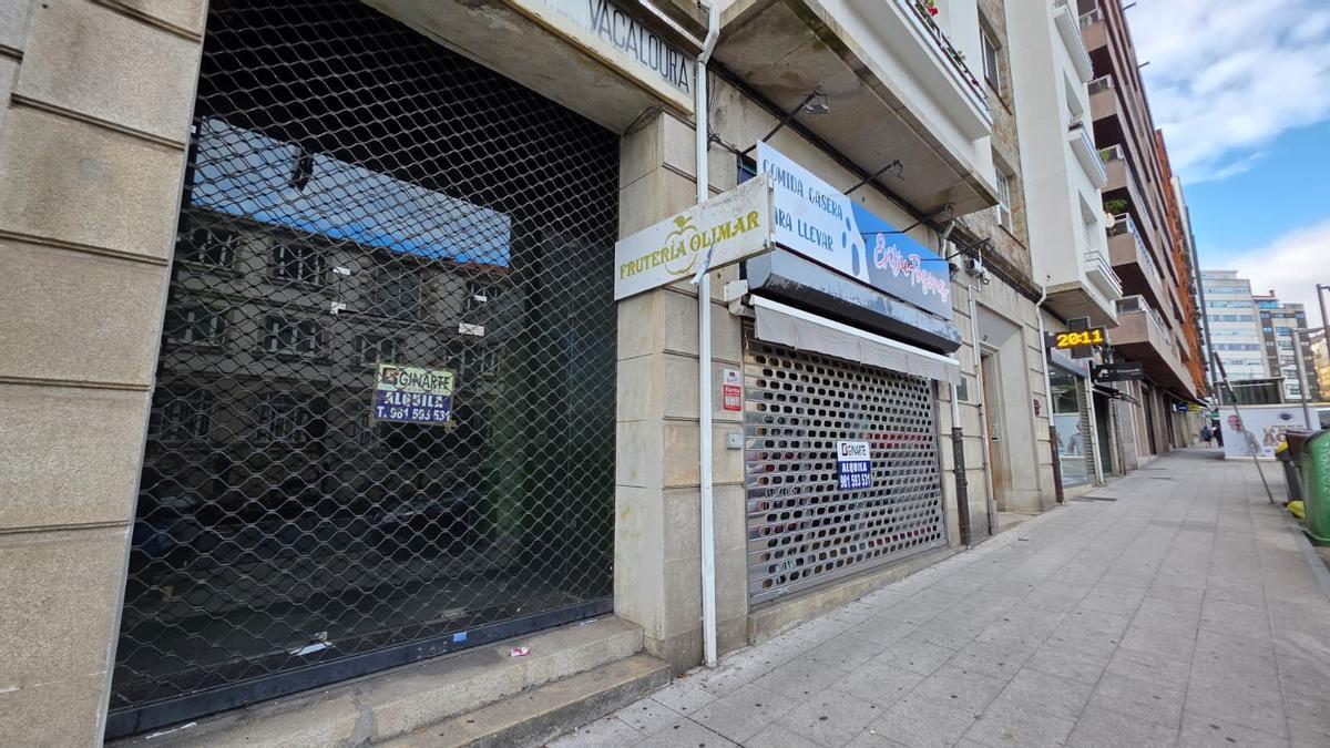 A pesar de su movimiento, la rúa da Rosa es una de las que más porcentaje de locales vacíos tiene en el Ensanche