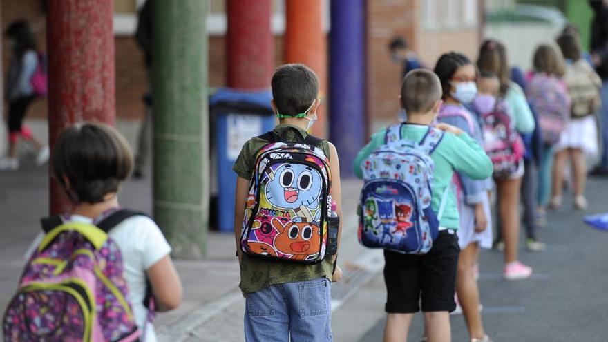 Distanciamiento entre alumnos en un centro educativo.