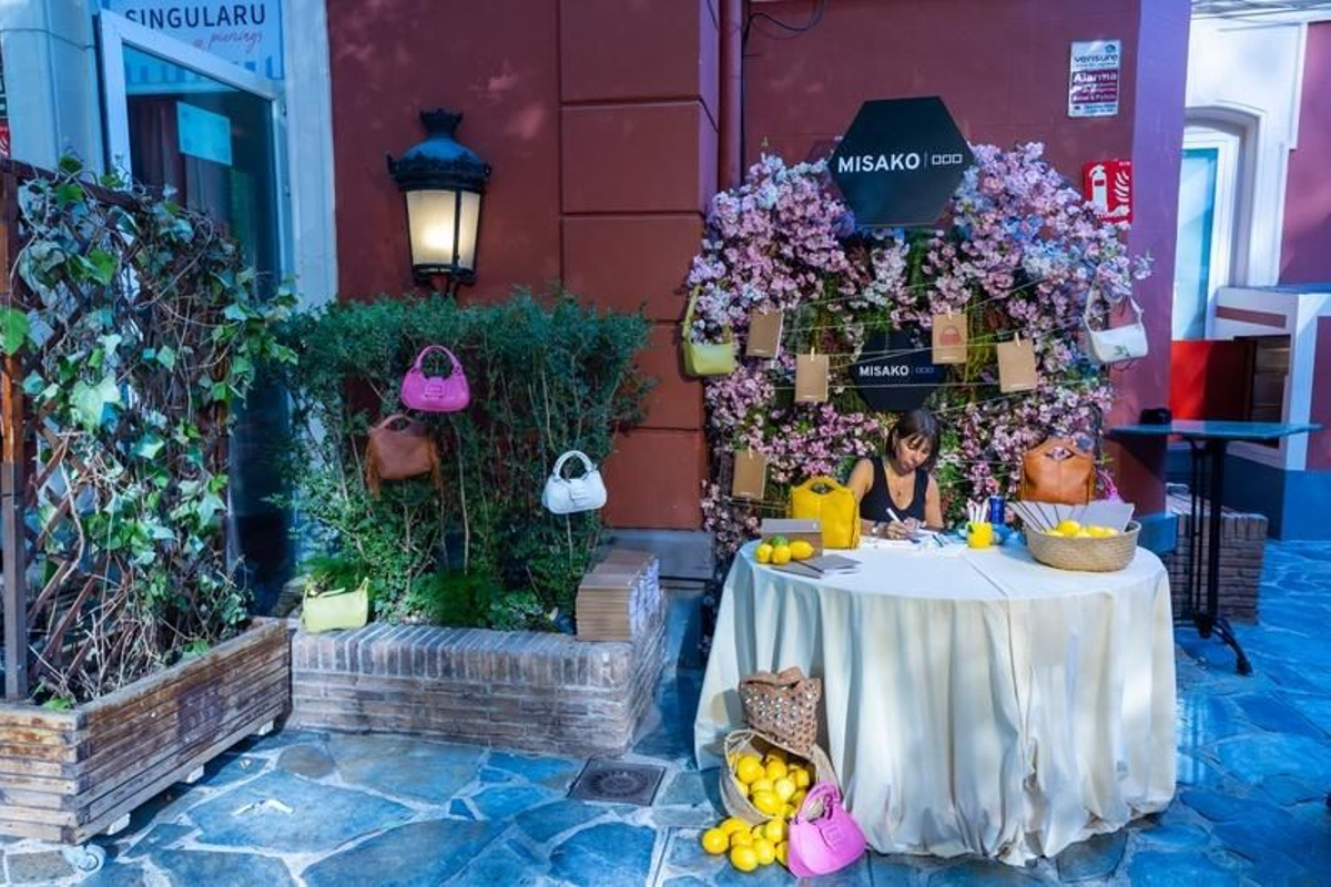 El stand de bolsos y personalizaciones de Misako