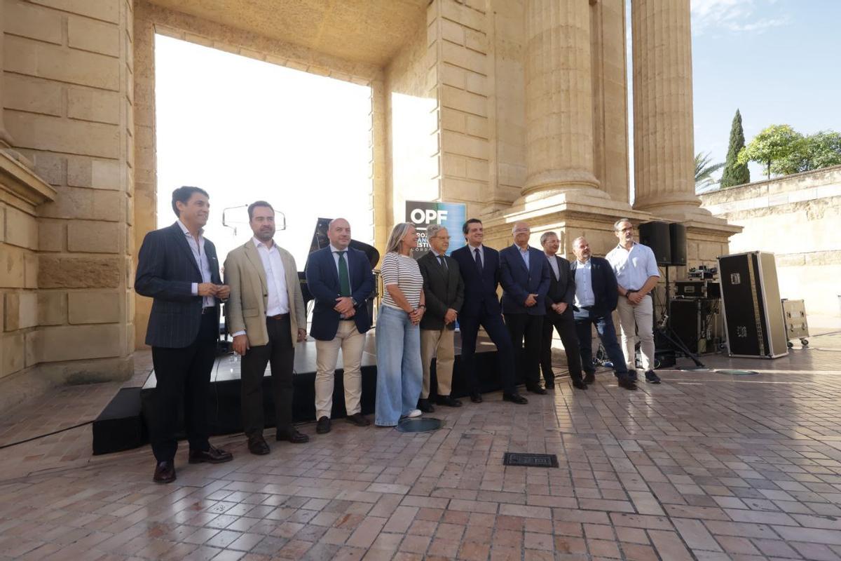 Presentación del festival en la Puerta del Puente.