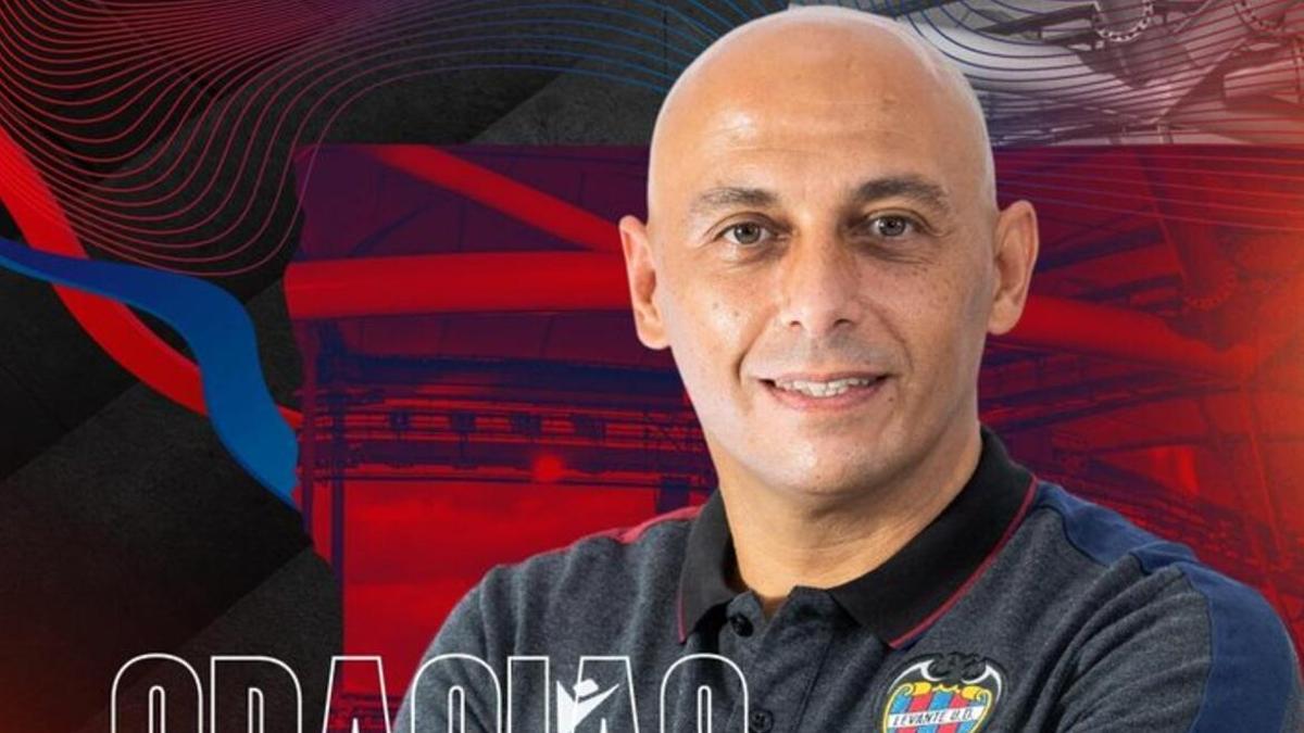 Ángel Villacampa deja el Levante UD por motivos personales.