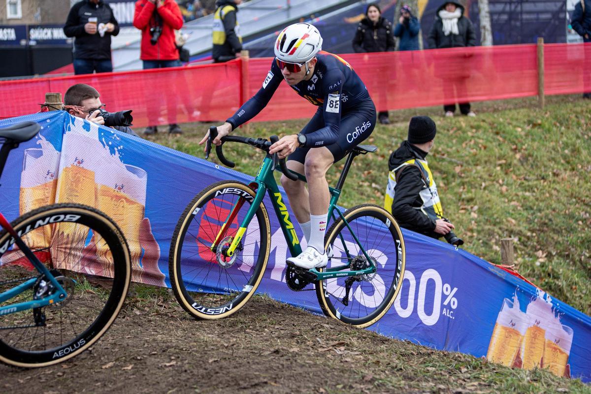 Benjamín Noval durante la prueba por equipos del campeonato del Mundo de ciclocross de Hulst