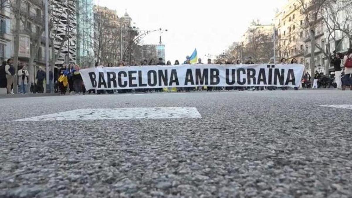 La comunidad ucraniana se manifiesta en Barcelona por los 4 años de la invasión rusa