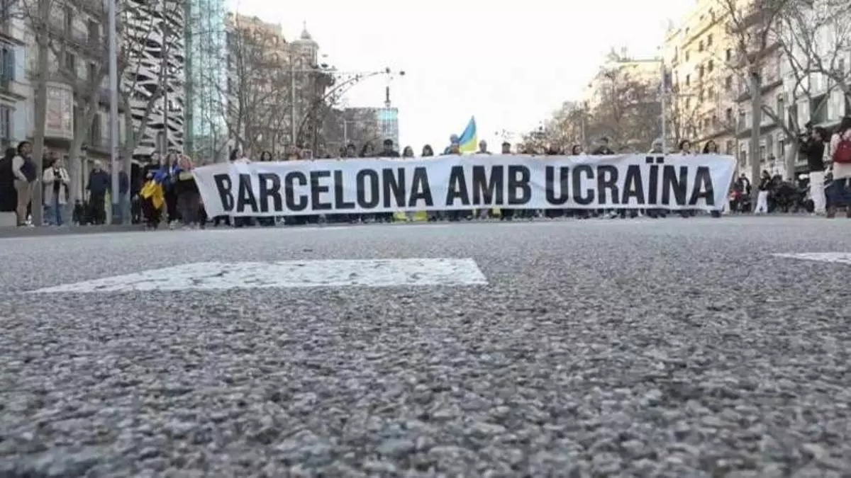 La comunidad ucraniana se manifiesta en Barcelona por los 4 años de la invasión rusa