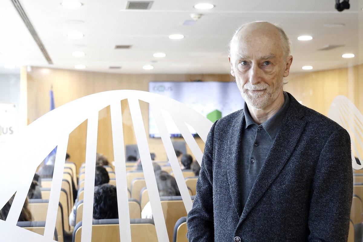 Alfonso Valencia en el Cimus de la Universidade de Santiago este viernes.
