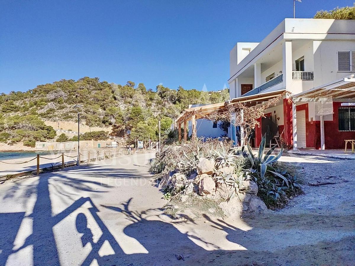 Si quieres invertir en el mercado inmobiliario en Ibiza no dudes en consultar a los expertos de Windsor y Meyers