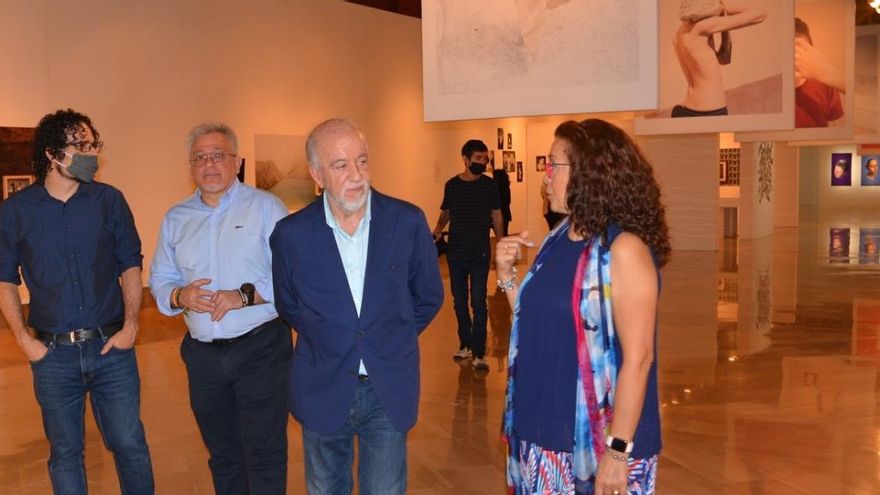 Daniel Simón, Antonio Manresa, Miguel Valor y María Dolores Padilla, ayer en la sala de la Lonja