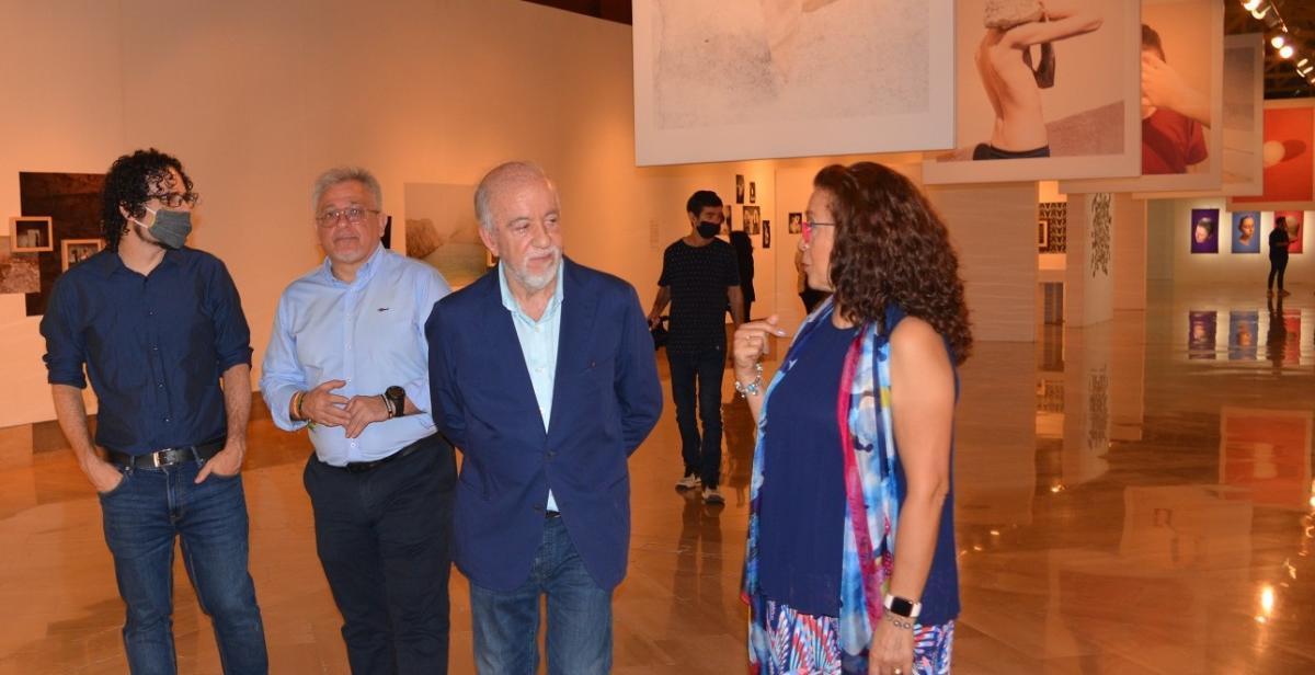 Daniel Simón, Antonio Manresa, Miguel Valor y María Dolores Padilla, ayer en la sala de la Lonja