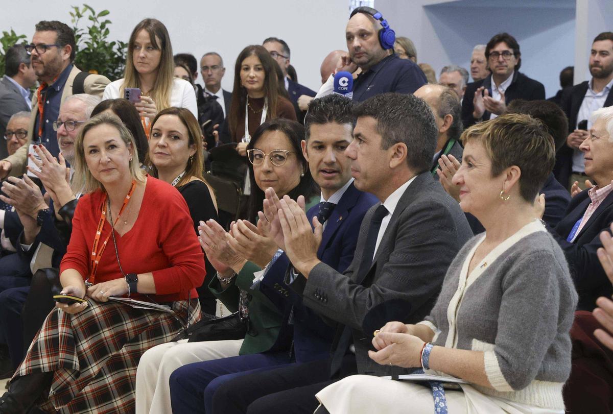 Entrega en Fitur del distintivo AENOR a Benidorm