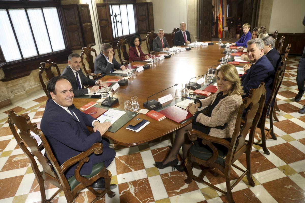 Llorca preside una reunión del pleno del Consell.