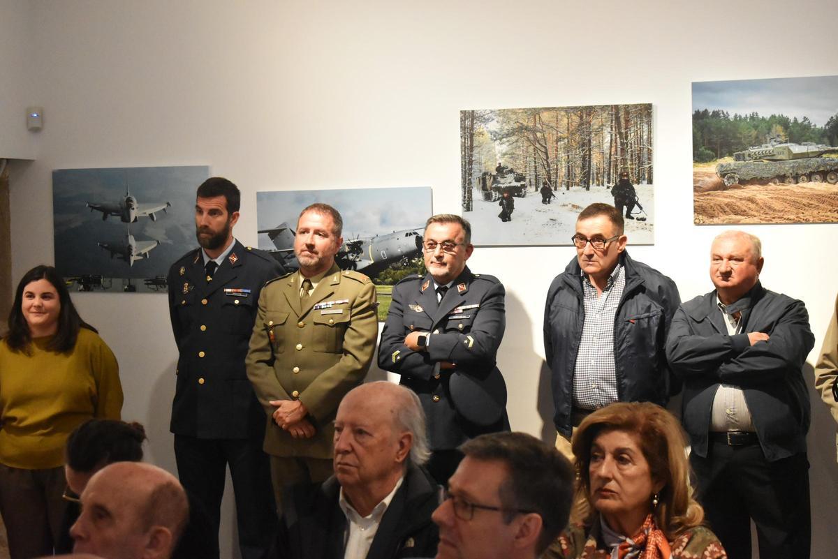 Galería | Así fue la inauguración de la exposición de las Fuerzas Armadas en Cáceres