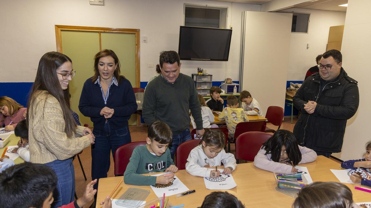 Visita al Plan Corresponsables, servicio de ludoteca, que se desarrolla en el Colegio La Santa Cruz