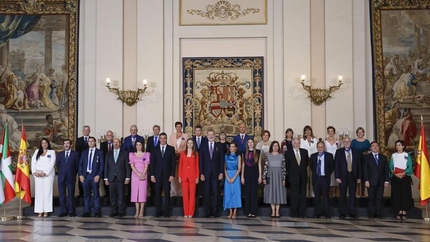 Felipe VI condecora en su aniversario a 19 civiles por sus &quot;virtudes cívicas&quot;