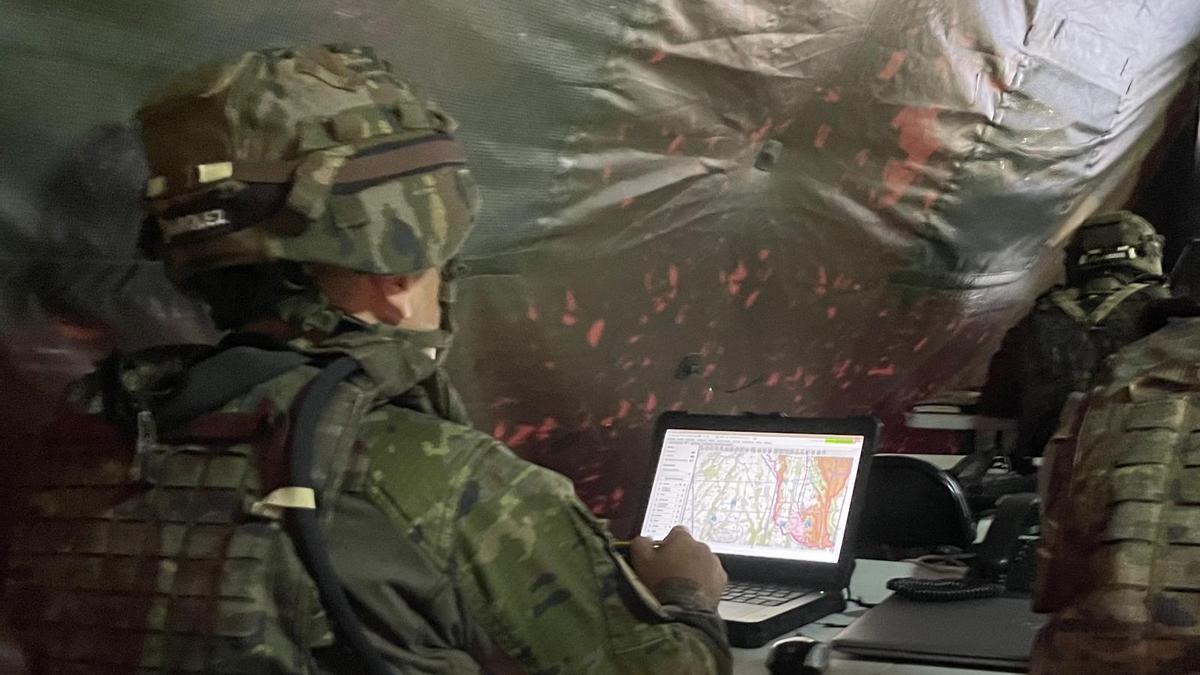 Europa prepara combatientes de inteligencia artificial para la guerra en el ciberespacio con un programa de la española Indra