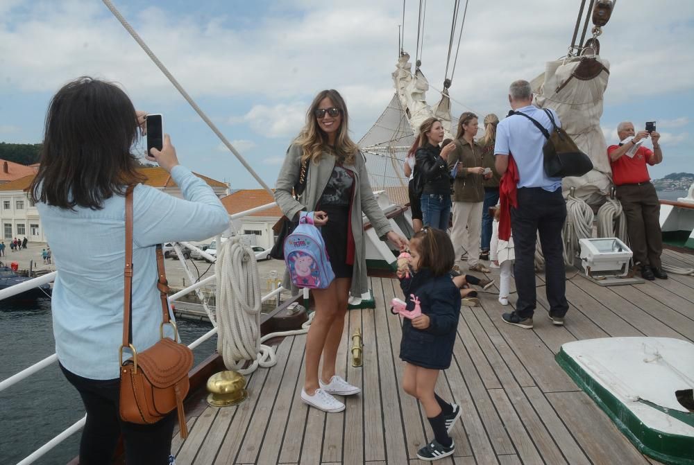 El "Juan Sebastián de Elcano" atrae a visitantes