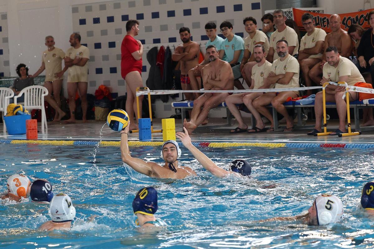 Imágenes del 20 aniversario del Club Waterpolo en la piscina de Sant Josep Imágenes del 20 aniversario del Club Waterpolo en la piscina de Sant Josep