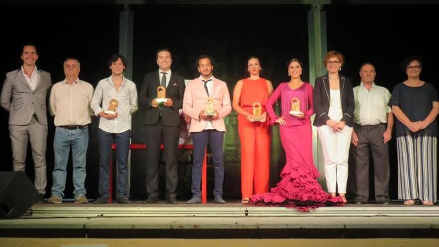 Doña Mencía entrega los premios a las mejores jóvenes flamencos