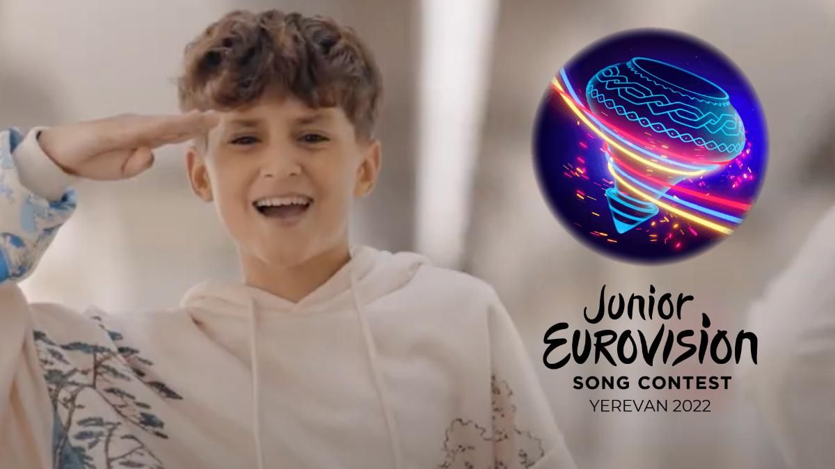 Carlos Higes en el videoclip de Señorita, la canción con la que representará a España en Eurovisión Junior 2022