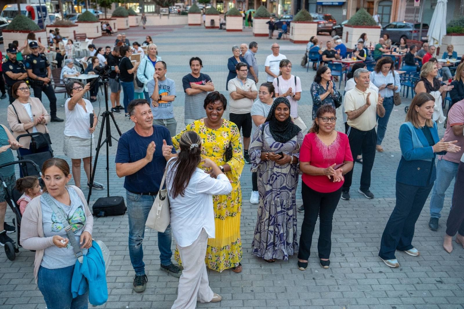 Tavernes de la Valldigna descubre el Tapís de la Paraula que llama al diálogo
