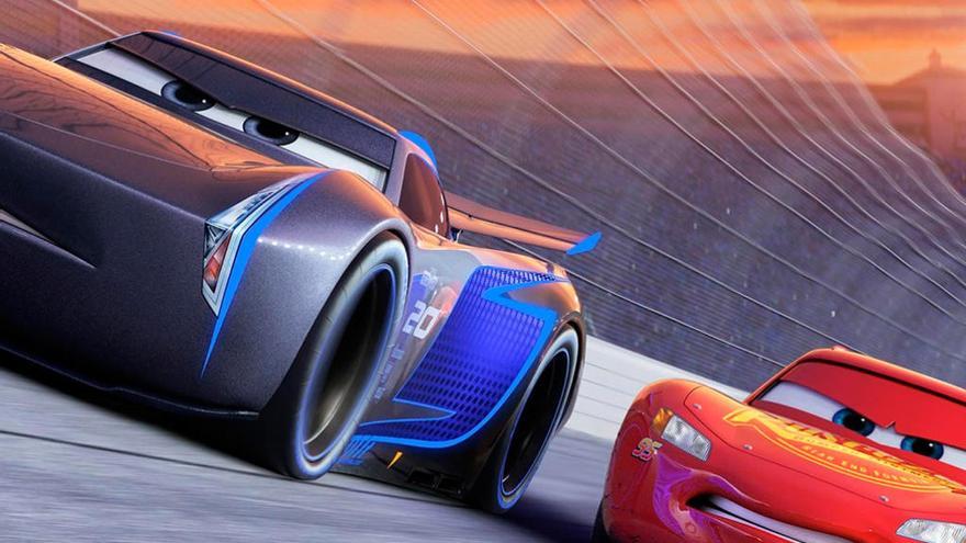 Jackson Storm y Rayo McQueen compitiendo &quot;Cars 3&quot;