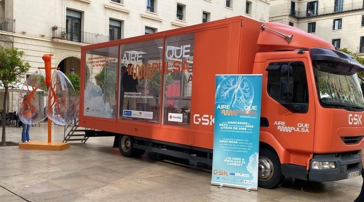 Instalación de la campaña "Aire que impulsa" en Alicante