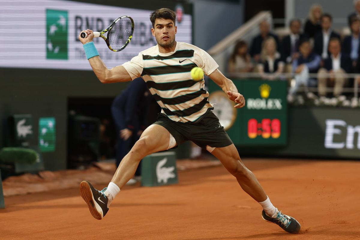 Alcaraz s’exhibeix amb una pallissa brutal i es fica en semifinals Alcaraz s’exhibeix amb una pallissa brutal i es fica en semifinals