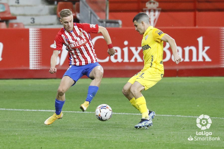 Partido de la Liga Smartbank entre el Sporting y el Málaga CF