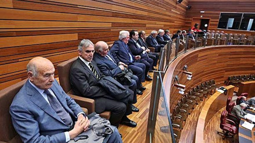 Los presidentes de las Cámaras de Comercio de Castilla y León asisten al Pleno de las Cortes.