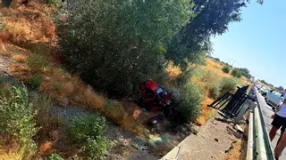 Cuatro heridos al colisionar dos vehículos en la A-422 a su paso por Villanueva del Duque