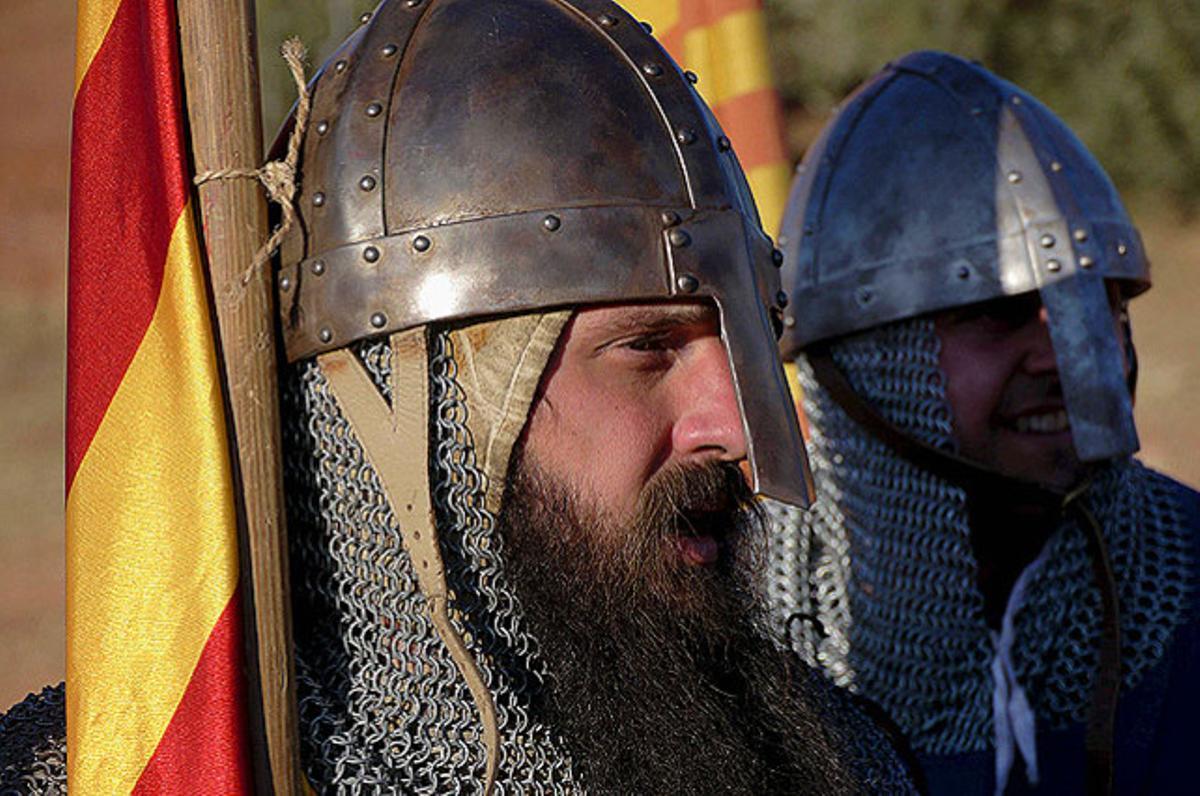 Un participant en la recreació de la batalla de Las Navas de Tolosa, de la qual es compleixen 800 anys, a la localitat de Jaén del mateix nom.