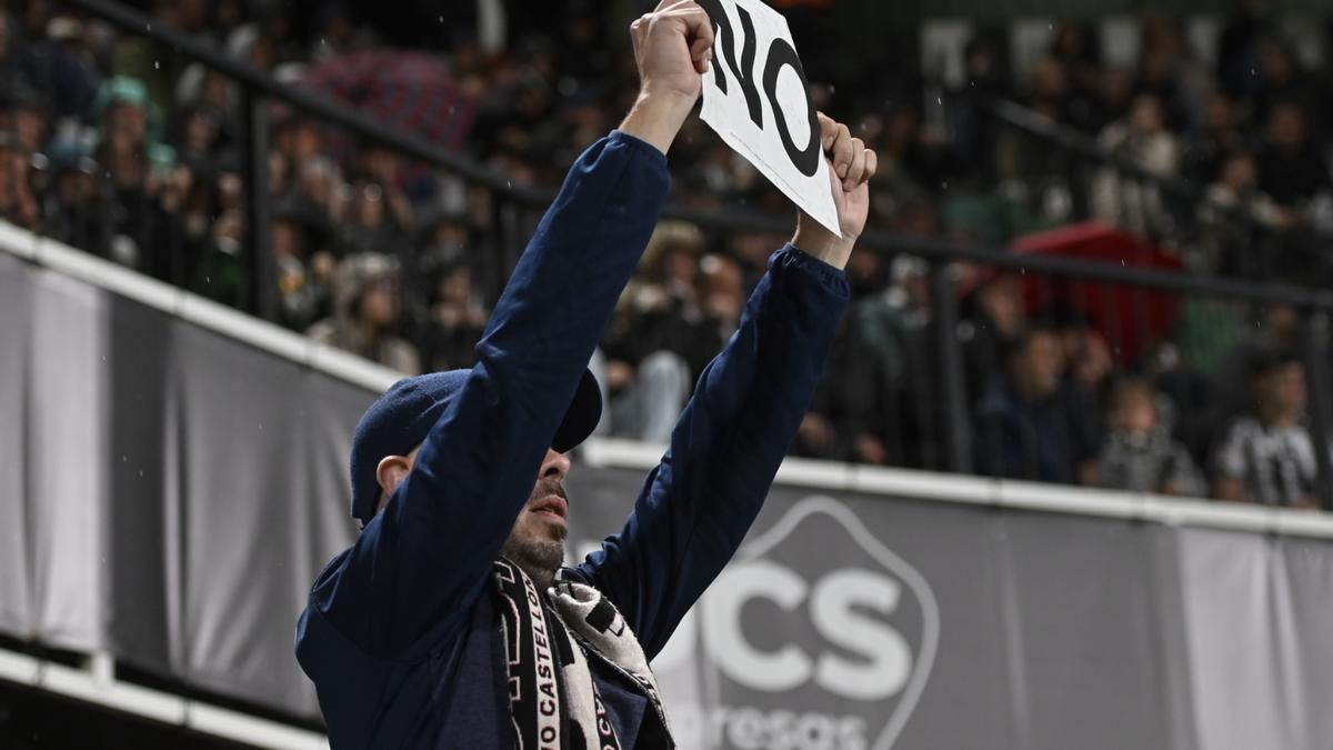 Protesta contra el fútbol entre semana.
