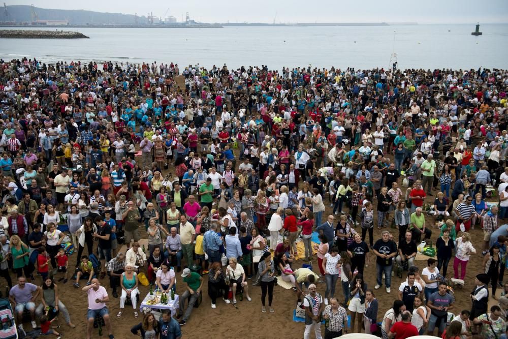 Al récord de escanciado en Gijón le faltaron 202 culetes