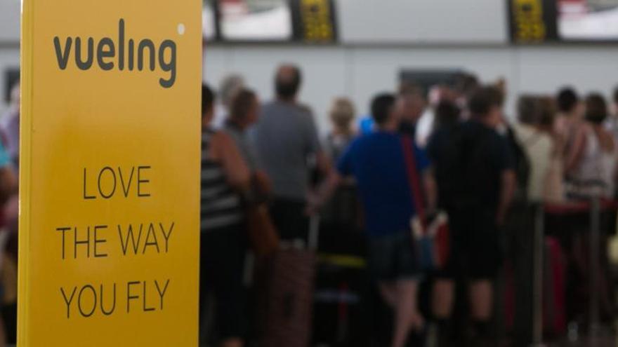 Pasajeros en el aeropuerto de Alicante-Elche.