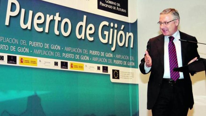 José Blanco, el pasado martes, durante su intervención en la inauguración del superpuerto de El Musel en Gijón.