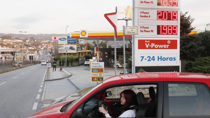 El depósito de gasóleo cuesta en Vigo hasta seis euros más al mes que la media de grandes ciudades