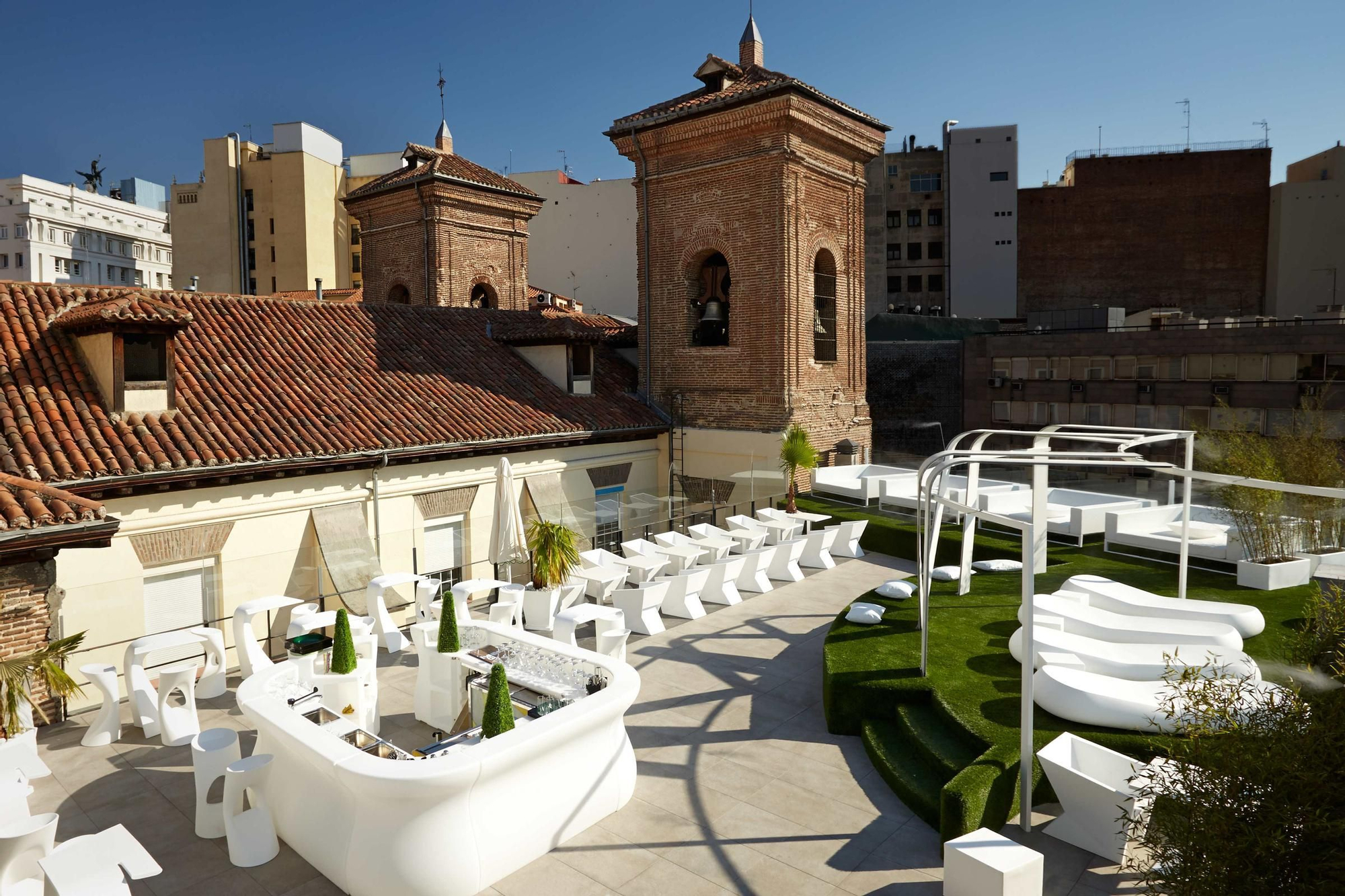Gymage Lounge Resort en la Plaza de la Luna