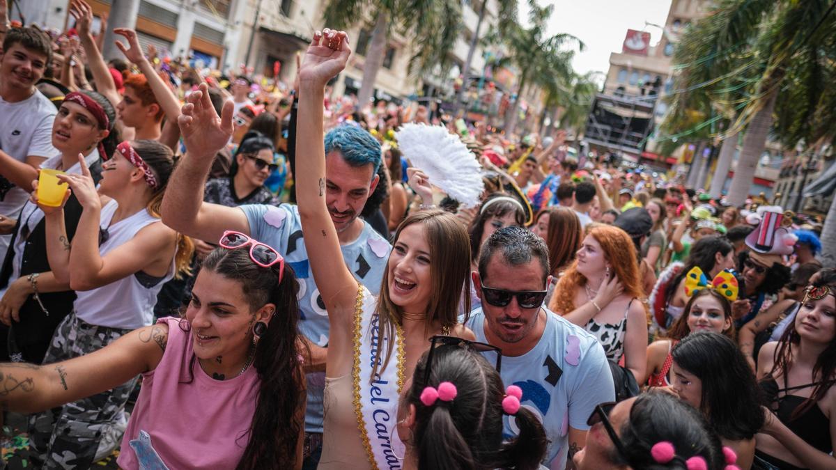 Carnaval de Día en Santa Cruz.