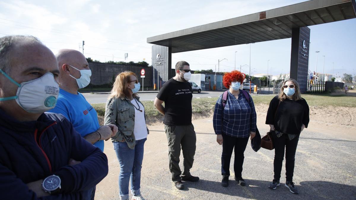 Los huelguistas de Ebhisa critican que no se les permita una revisión médica en la terminal