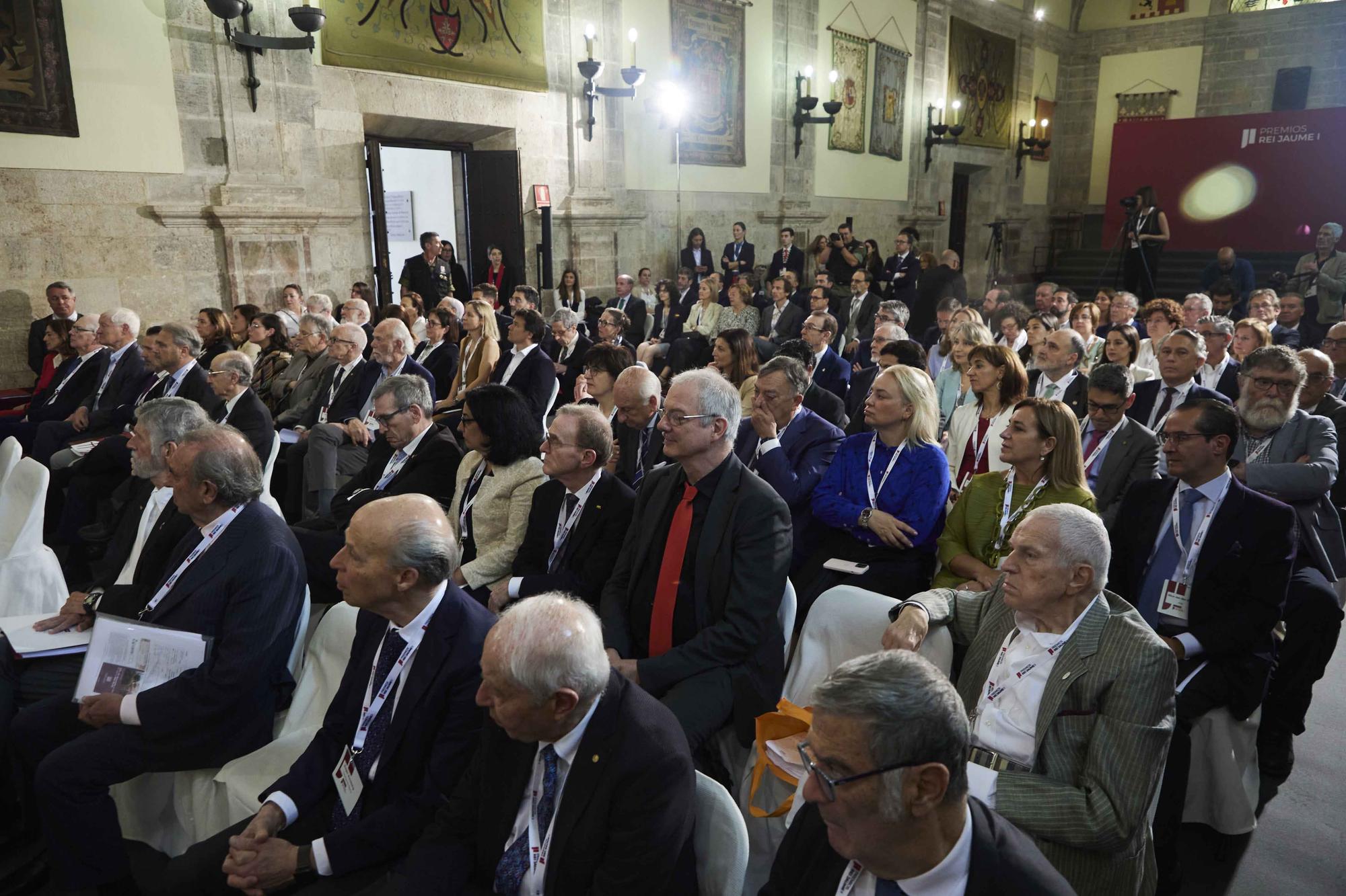 Deliberación del jurado de los premios Jaume l