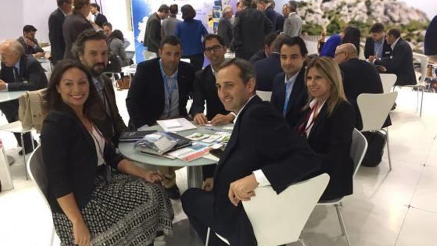 El presidente de la Diputación, César Sánchez, ayer antes de la reunión celebrada en la WTM.