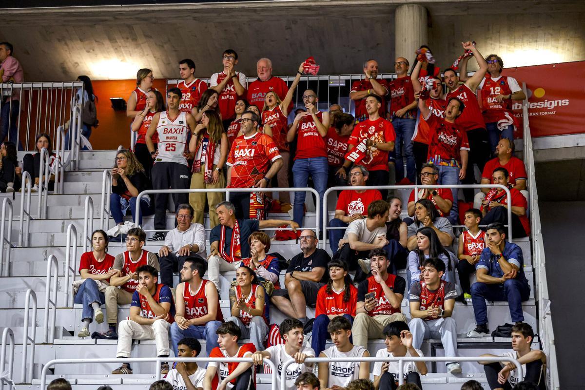 Les millors fotos de la celebració de la permanència del Baxi Manresa a Fontajau