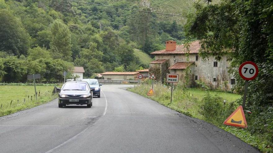 La zona en la que concluye el asfaltado acometido hasta ahora en la carretera del río Las Cabras.