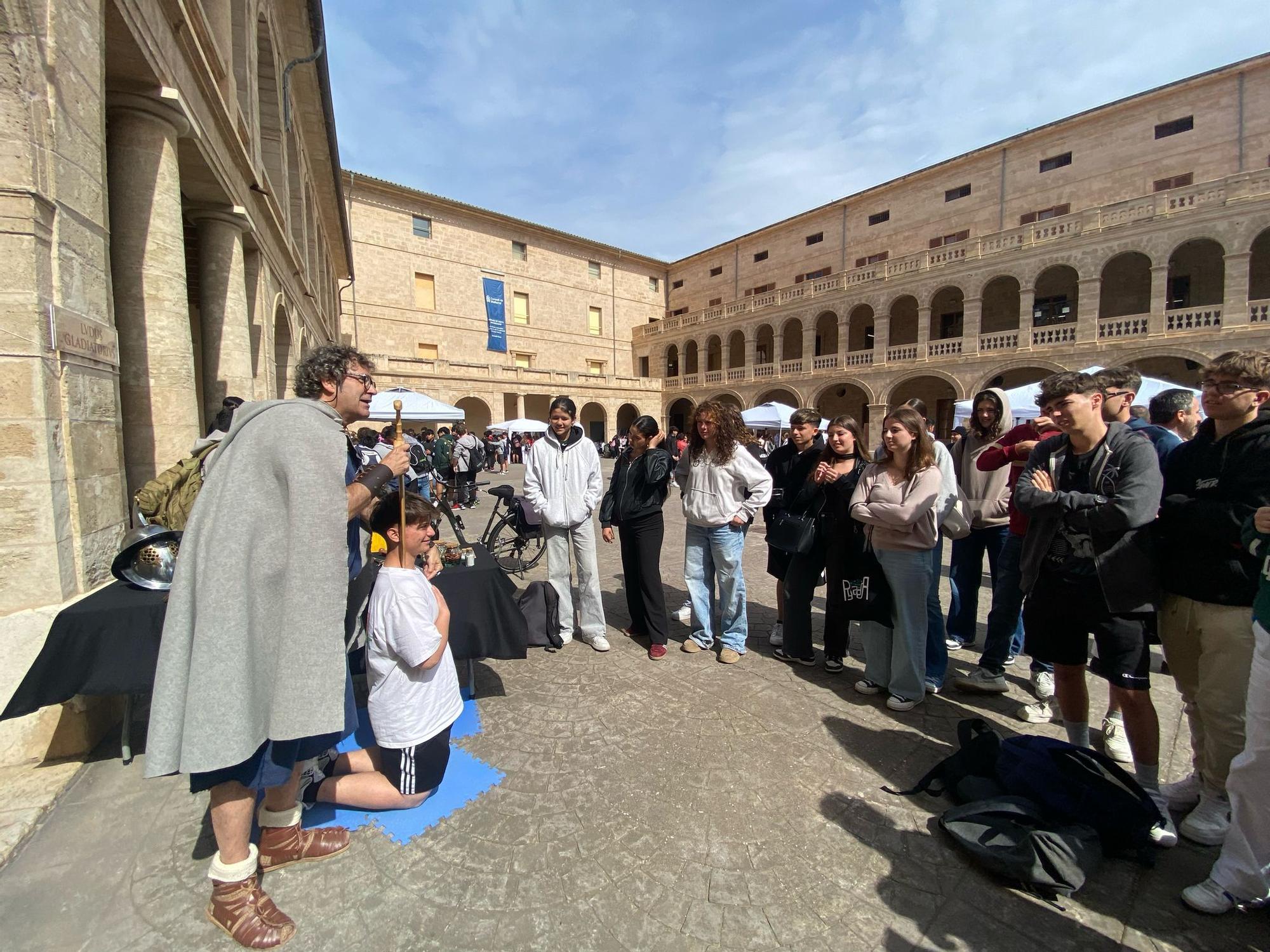 Forum del Festival de Cultura Clásica, organizado por Maremagnum, con cientos de escolares