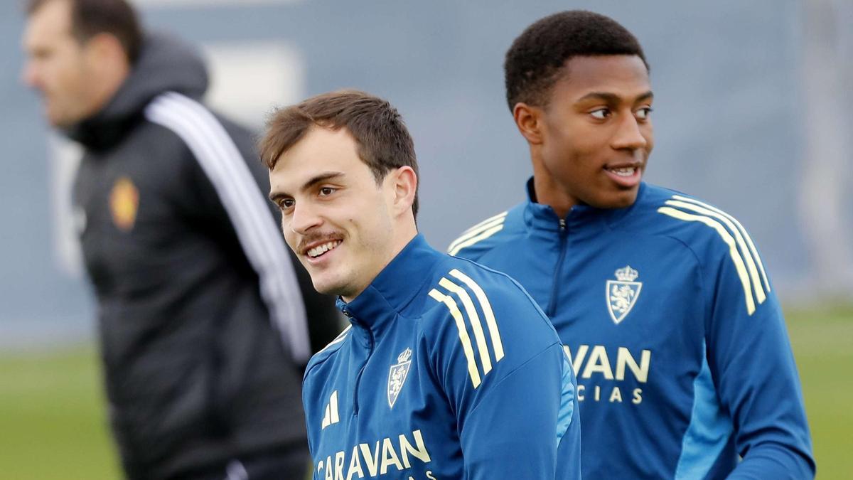 Francho Serrano y Ale Gomes, en el entrenamiento del Real Zaragoza.
