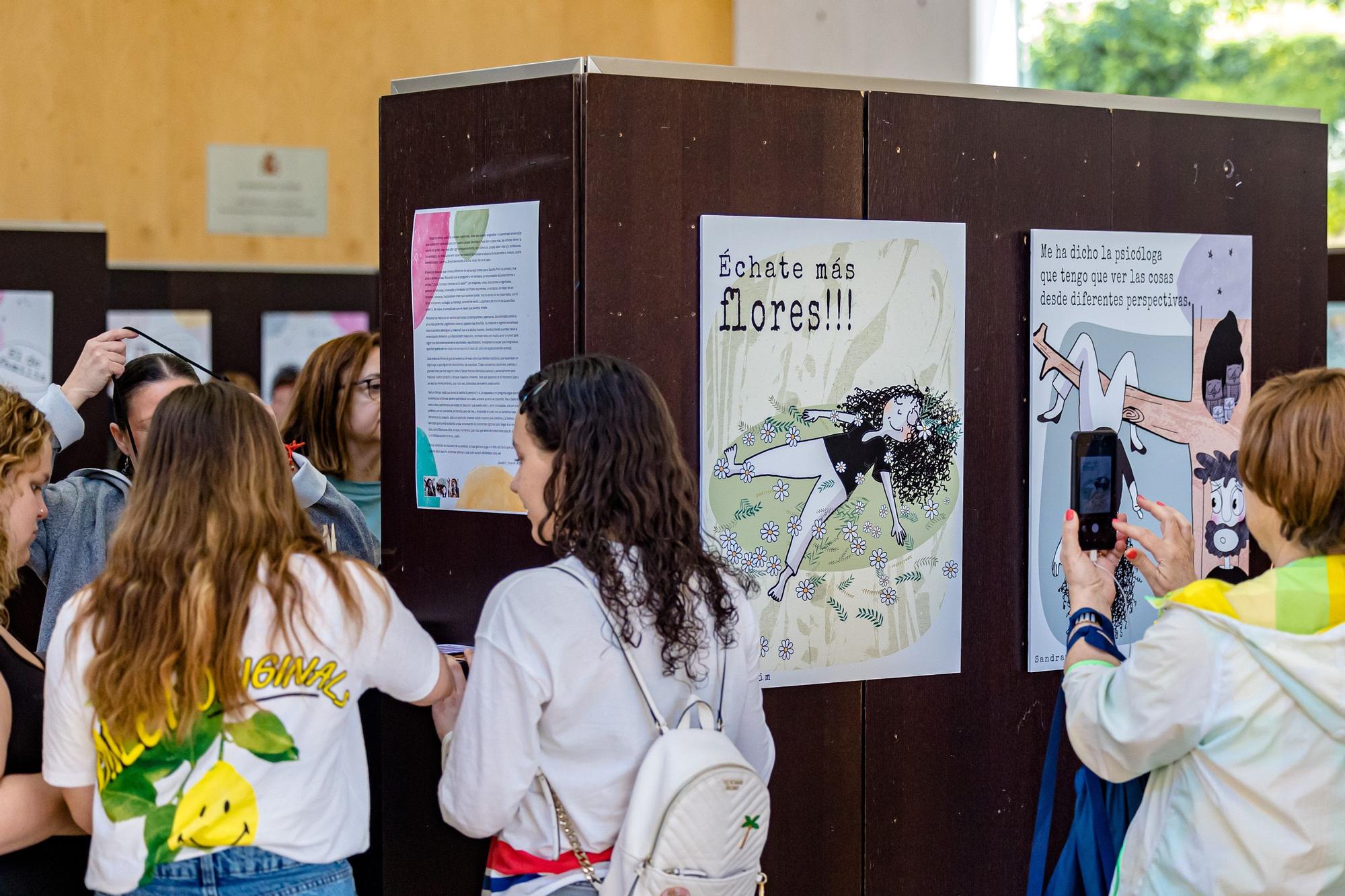 Pancartas en la calle y arte hecho por mujeres para conmemorar el 8M en Benidorm