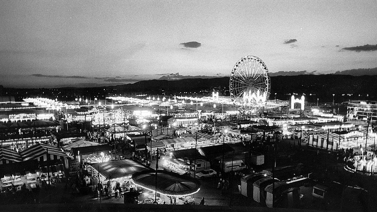 En 1994 se estrenó el recinto ferial de El Arenal, que contó con 175 casetas. En la imagen, vista panorámica en ese año.