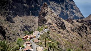 Masca inaugura el modelo de las guaguas lanzaderas para acceder al barranco del caserío