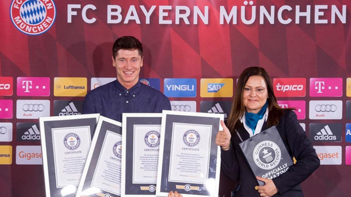 Robert Lewandowski recibe cuatro Guinness