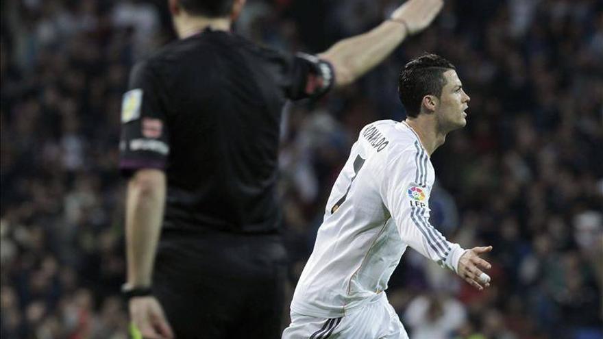 Cristiano lidera a un Madrid que calienta para Múnich (4-0)